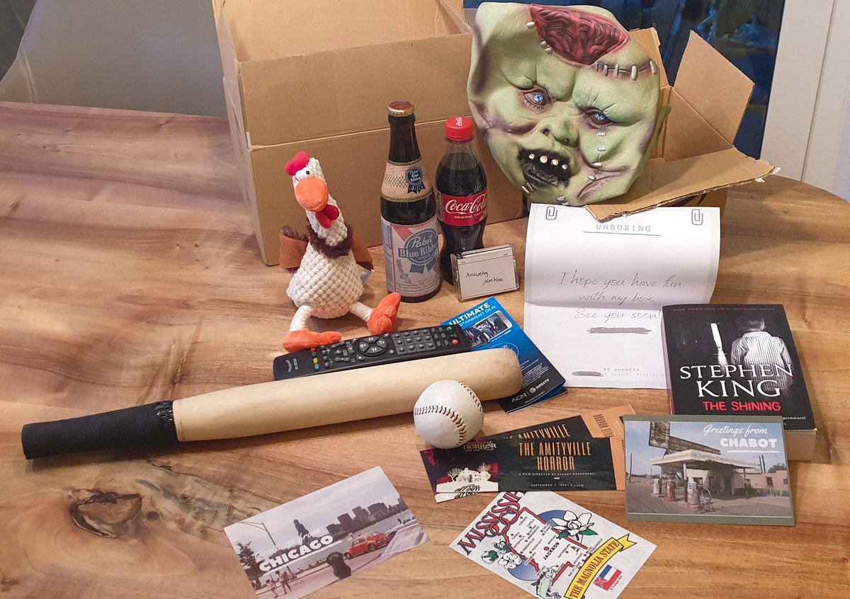 Immer wieder spannend, wie kreativ Schülerinnen/Schüler sind, wenn man sie lässt. Unboxing-Videos zu "Crooked Letter, Crooked Letter" im Englischunterricht. Auch wenn jemand die M&amp;Ms gegessen hat. 😄
 #twlz #twitterlehrerzimmer #Englisch #eduBW #Literaturunterricht #unboxing
