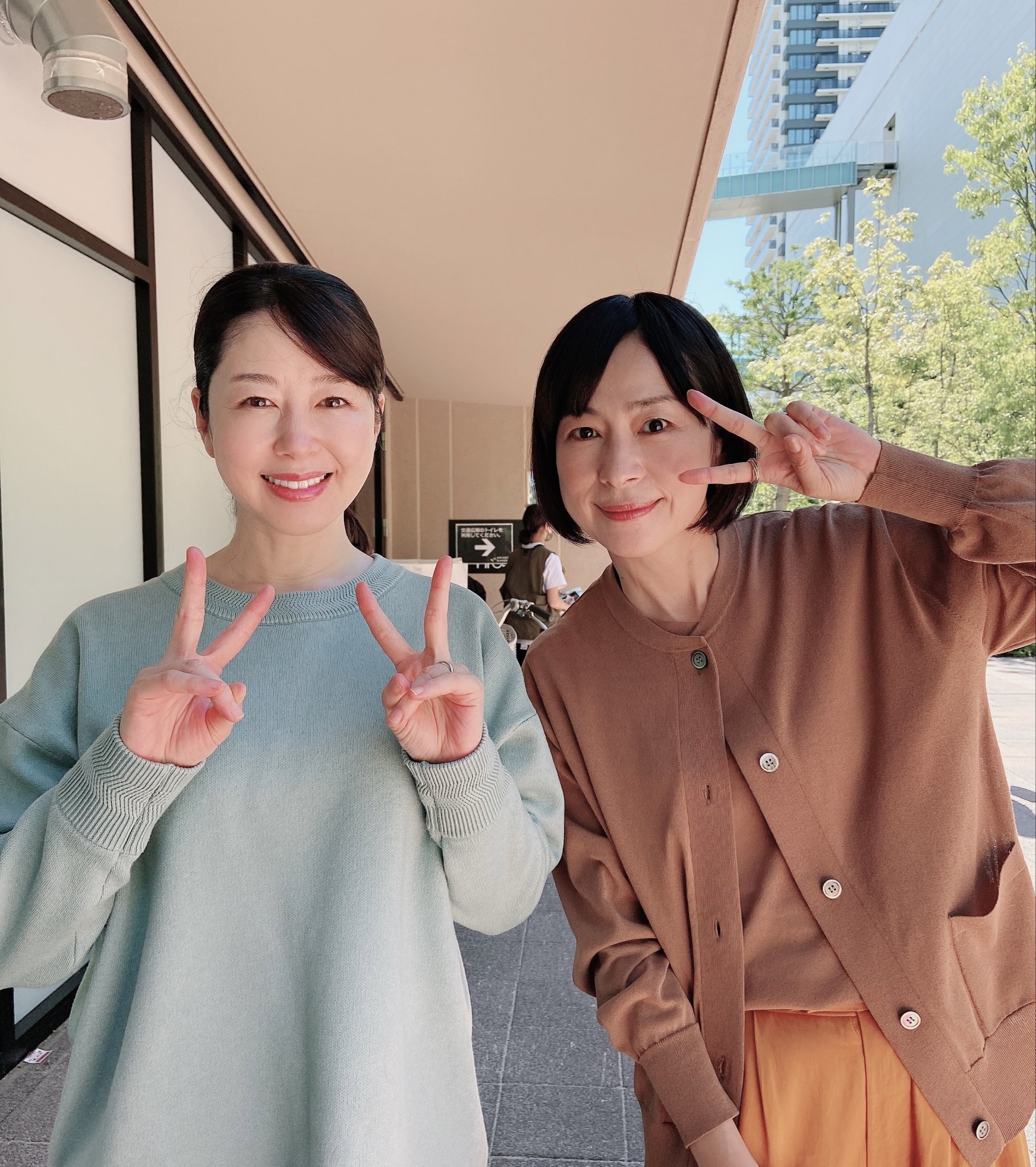 西田尚美 来週のキズツキのお客様 堀内敬子さんと ご一緒出来たことが嬉しくて写真撮っていただきました 森山直太朗 さんつながり わかるかな 堀内さんのタップダンス素敵だー スナックキズツキ 堀内敬子 さん 西田尚美 エール うきわ