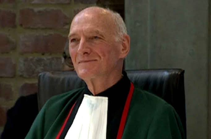 ThuliMadonsela3's tweet photo. Congratulations Justice Edwin Cameron for the order of the Baobab, the highest South African order. A well deserved accolade for spotlighting HIV/AIDS justice and advancing broader social justice through transformative constitutionalism and activism. A mensch in every way https://t.co/0AuebDnmfy