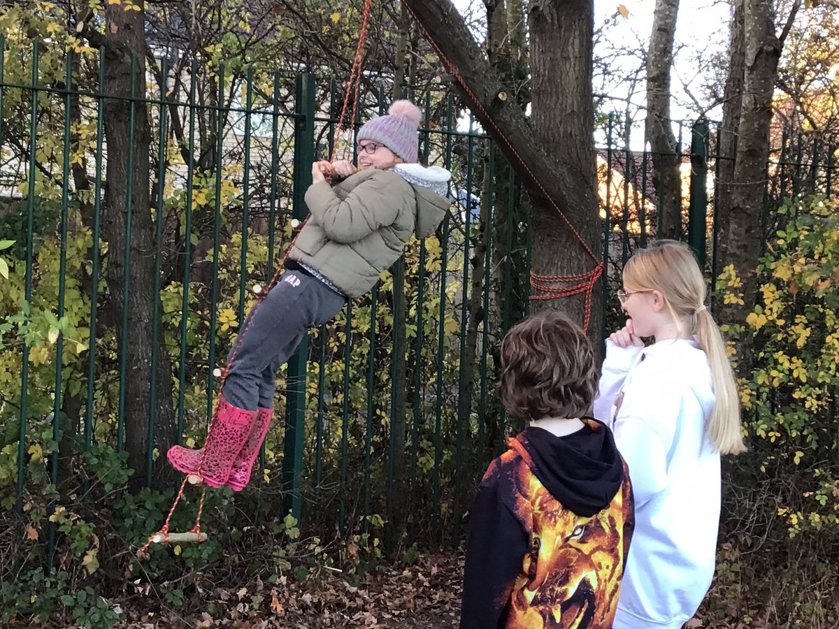 MrsSandMrsE's tweet photo. Making rope ladders, shelter building and crowns made from maple leaves! https://t.co/J6OvWzcI2y