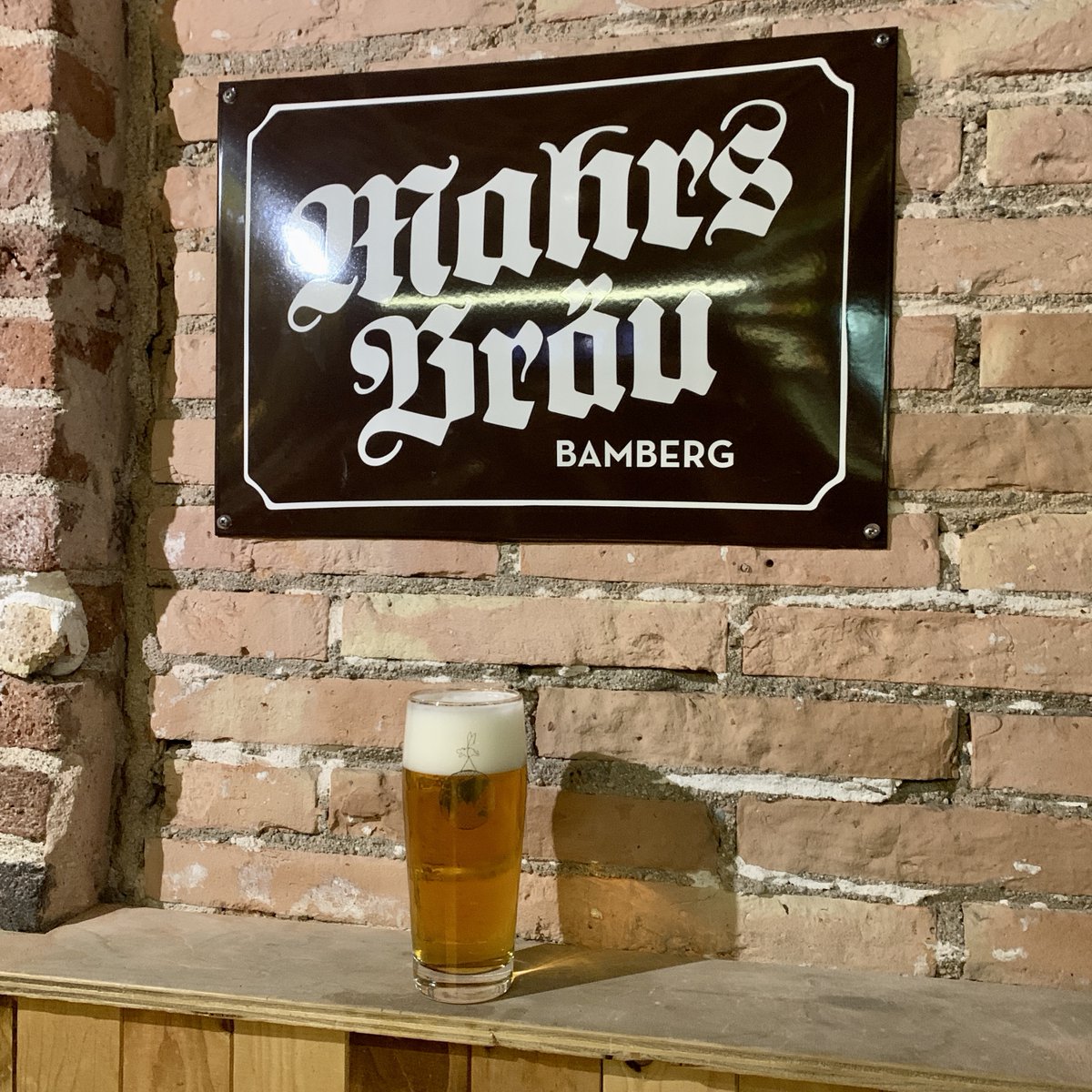 BierCaB's tweet photo. En nuestro #Tap24
#TapTakeover
Mahr's Bräu - Heller Bock
BRUTAL!
#Fresh #MeetTheBrewer #Biercab https://t.co/zGz40FjBJ3