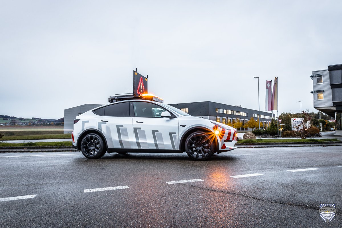 RiesenChristian's tweet photo. @Tesla @elonmusk TESLA MODEL Y. The world's first e-safety car for exceptional transports on the streets of Switzerland. https://t.co/LilgSUI2DM
#ATB #tesla #Switzerland https://t.co/oTolzeXqrM
