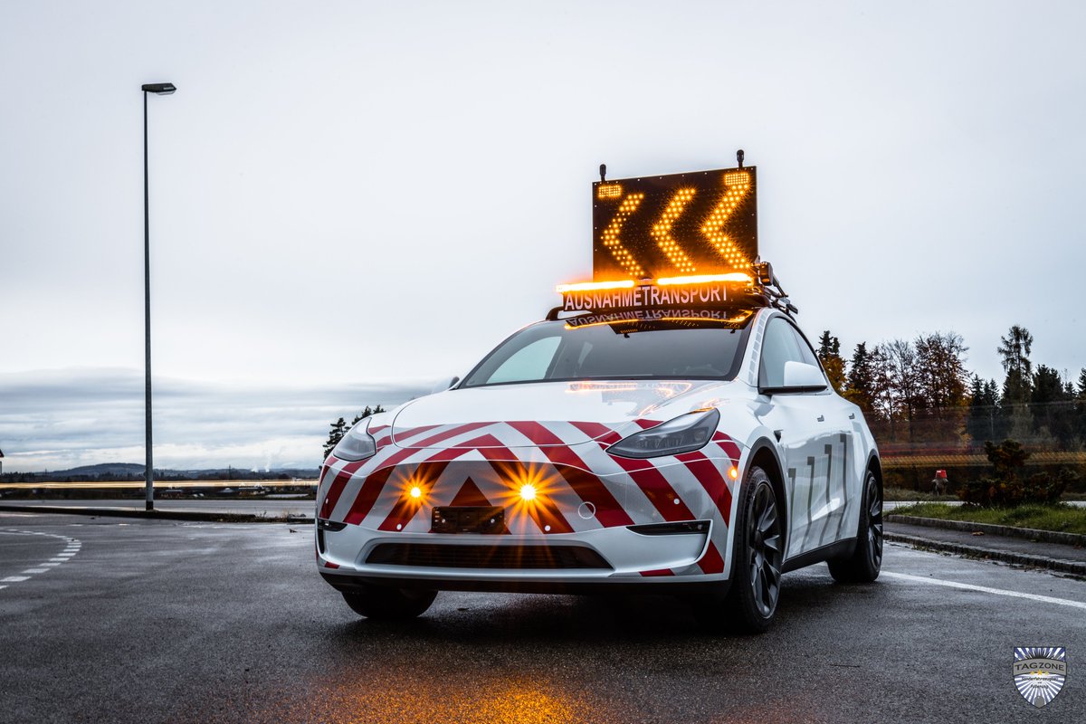 RiesenChristian's tweet photo. @Tesla @elonmusk TESLA MODEL Y. The world's first e-safety car for exceptional transports on the streets of Switzerland. https://t.co/LilgSUI2DM
#ATB #tesla #Switzerland https://t.co/oTolzeXqrM