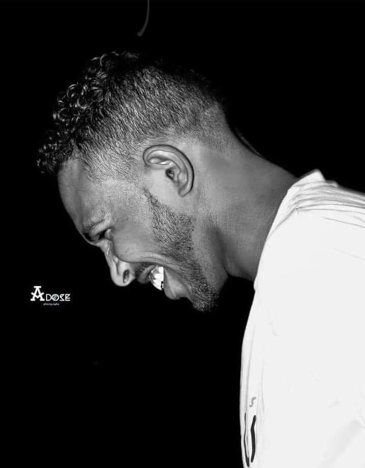 Medo_Makki's tweet photo. لا تبكي علي إذا سقطت ممدداً، ف الموت ليس يُخيفني ومُناي أن أستشهدا.
الله أكبر كلما صدح الرصاص وغردا.
الله أكبر لن تضيع دماء إخواني سدا. 

ف النصر ضاحكاً والحق زاد توقدا.✌️

ألف رحمه ونور ي حبيبي https://t.co/z07UDqAuFb
