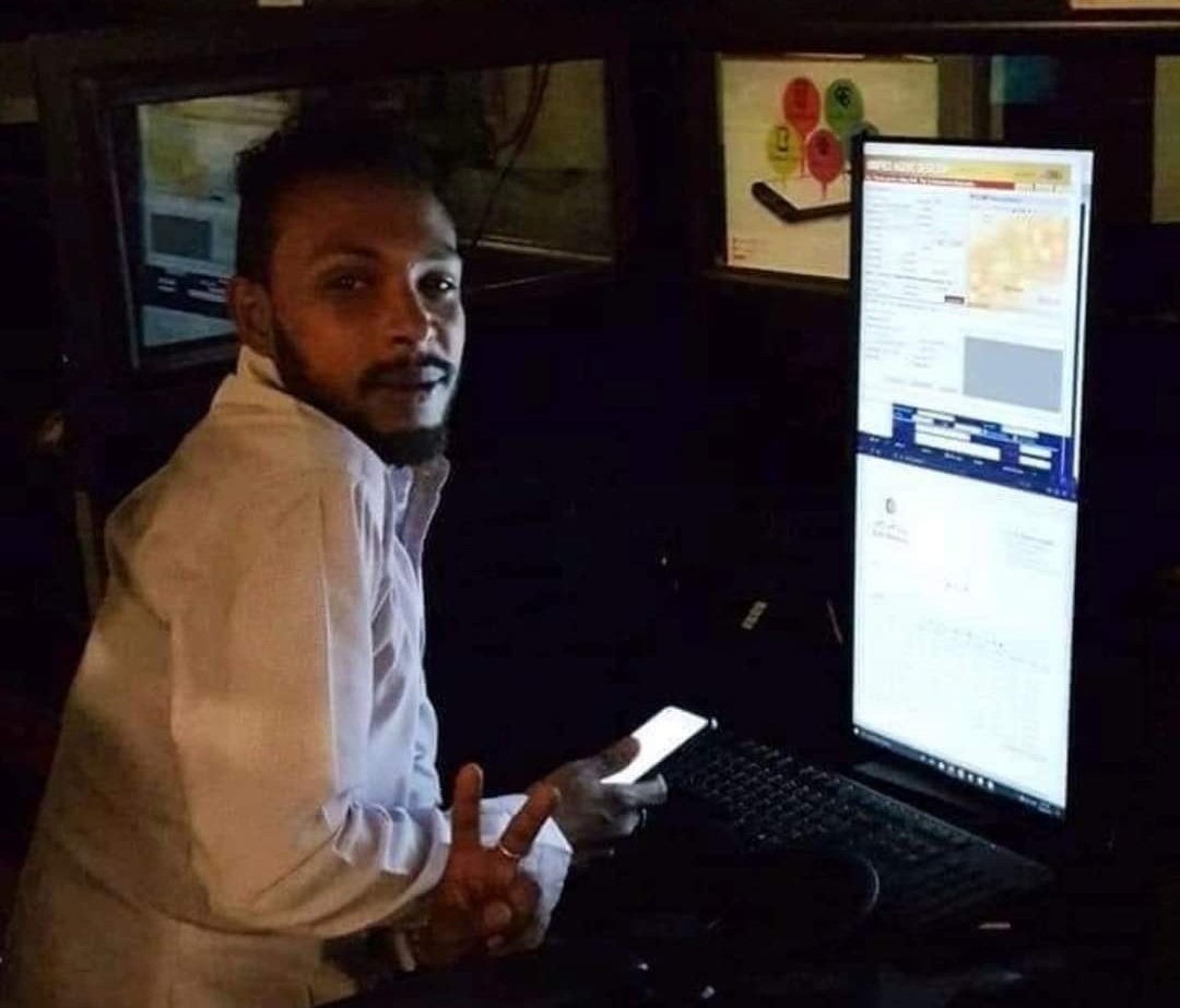 Medo_Makki's tweet photo. لا تبكي علي إذا سقطت ممدداً، ف الموت ليس يُخيفني ومُناي أن أستشهدا.
الله أكبر كلما صدح الرصاص وغردا.
الله أكبر لن تضيع دماء إخواني سدا. 

ف النصر ضاحكاً والحق زاد توقدا.✌️

ألف رحمه ونور ي حبيبي https://t.co/z07UDqAuFb