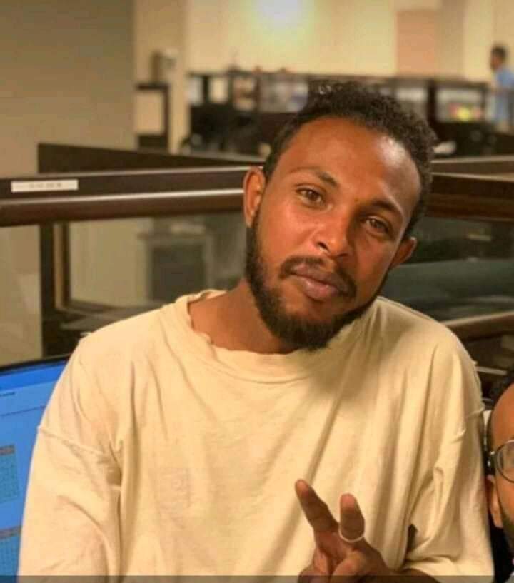 Medo_Makki's tweet photo. لا تبكي علي إذا سقطت ممدداً، ف الموت ليس يُخيفني ومُناي أن أستشهدا.
الله أكبر كلما صدح الرصاص وغردا.
الله أكبر لن تضيع دماء إخواني سدا. 

ف النصر ضاحكاً والحق زاد توقدا.✌️

ألف رحمه ونور ي حبيبي https://t.co/z07UDqAuFb