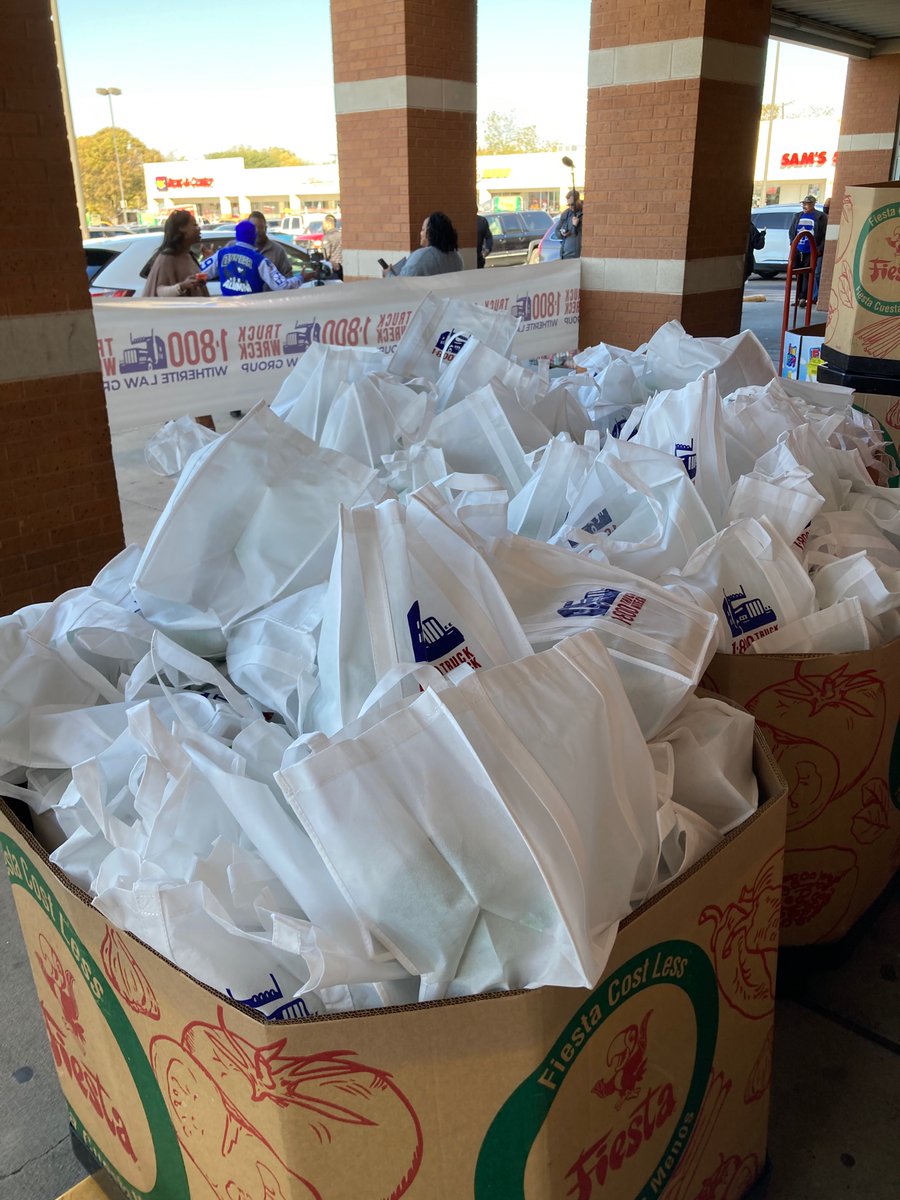 sachsedad's tweet photo. If you’re in FW come get a free turkey. fiesta 4245 E Berry. https://t.co/x0i89RQtDP