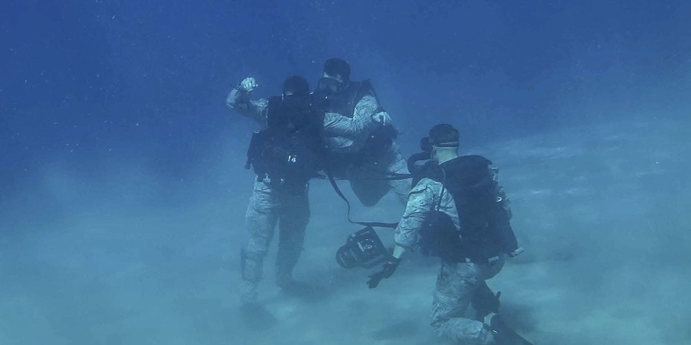 SOFWERX's tweet photo. A Maritime Raid Force (MRF) supports maritime stability and security while performing dive training in Aqaba, Jordan.
#Maritime #USMC #MaritimeRaidForce #MRF #SpecialForces #SpecialOps #SOF #SpecialOperations #Underwater #DeepDive https://t.co/oalQngAz0t