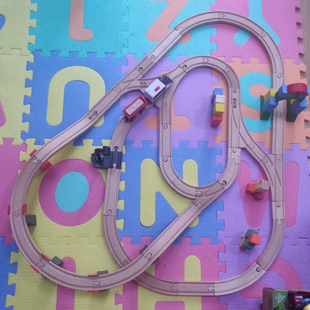 Toy Train Tracks tweet media