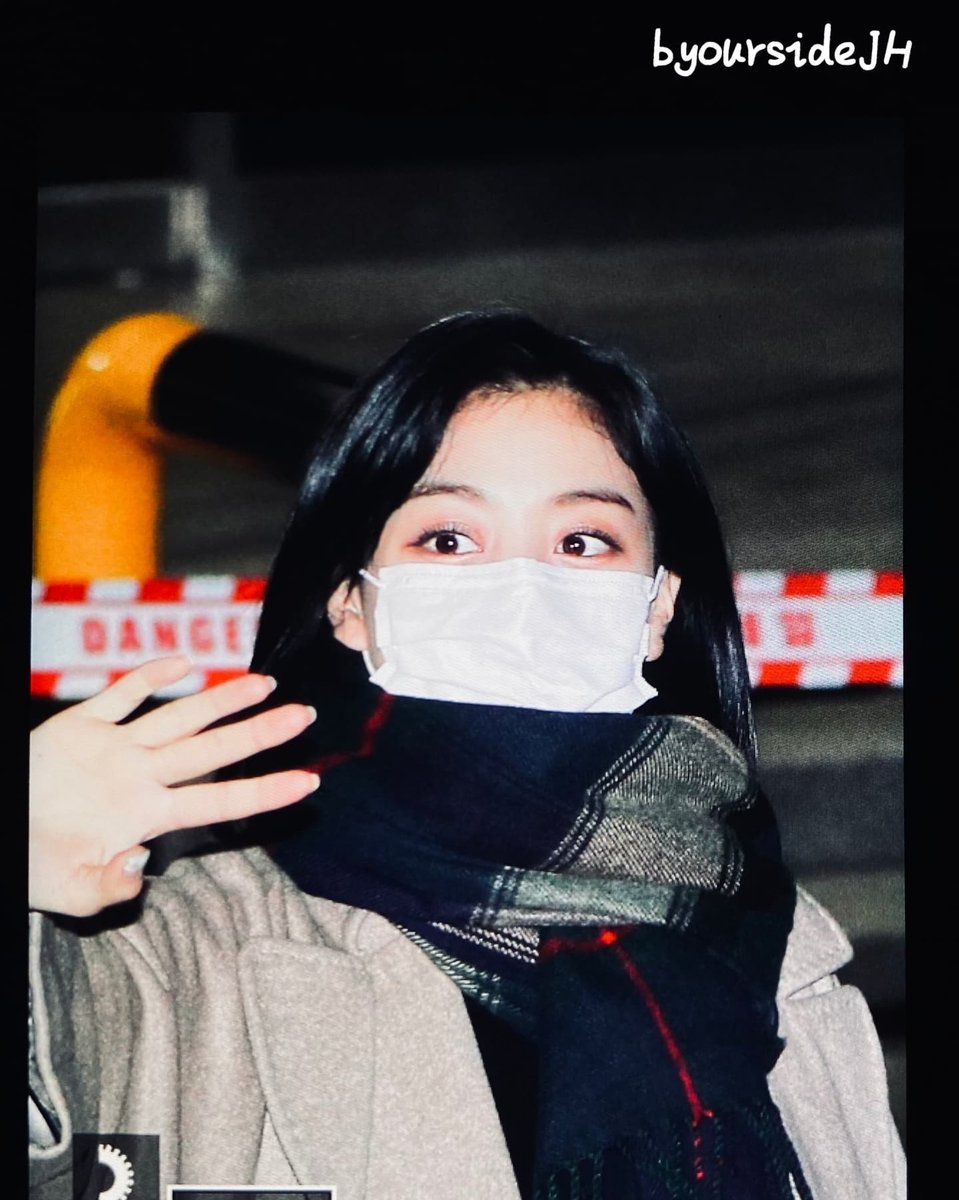 ByoursideJh's tweet photo. 211119 퇴근
@JYPETWICE 
#TWICE #트와이스 #トゥワイス  #지효 #JIHYO #ジヒョ https://t.co/iyJOTBuQ25