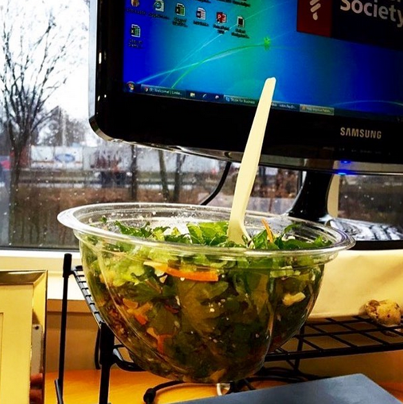 ProntoChopShop's tweet photo. Pronto can help to brighten your workday! ☀️🥗
.
.
.
#Pronto #FairfieldCT #CTEats #HealthyEats #Delicious #Foodie #FoodGram #FoodArt #Pizza #Salad #GoodEats https://t.co/oROUPucYNR
