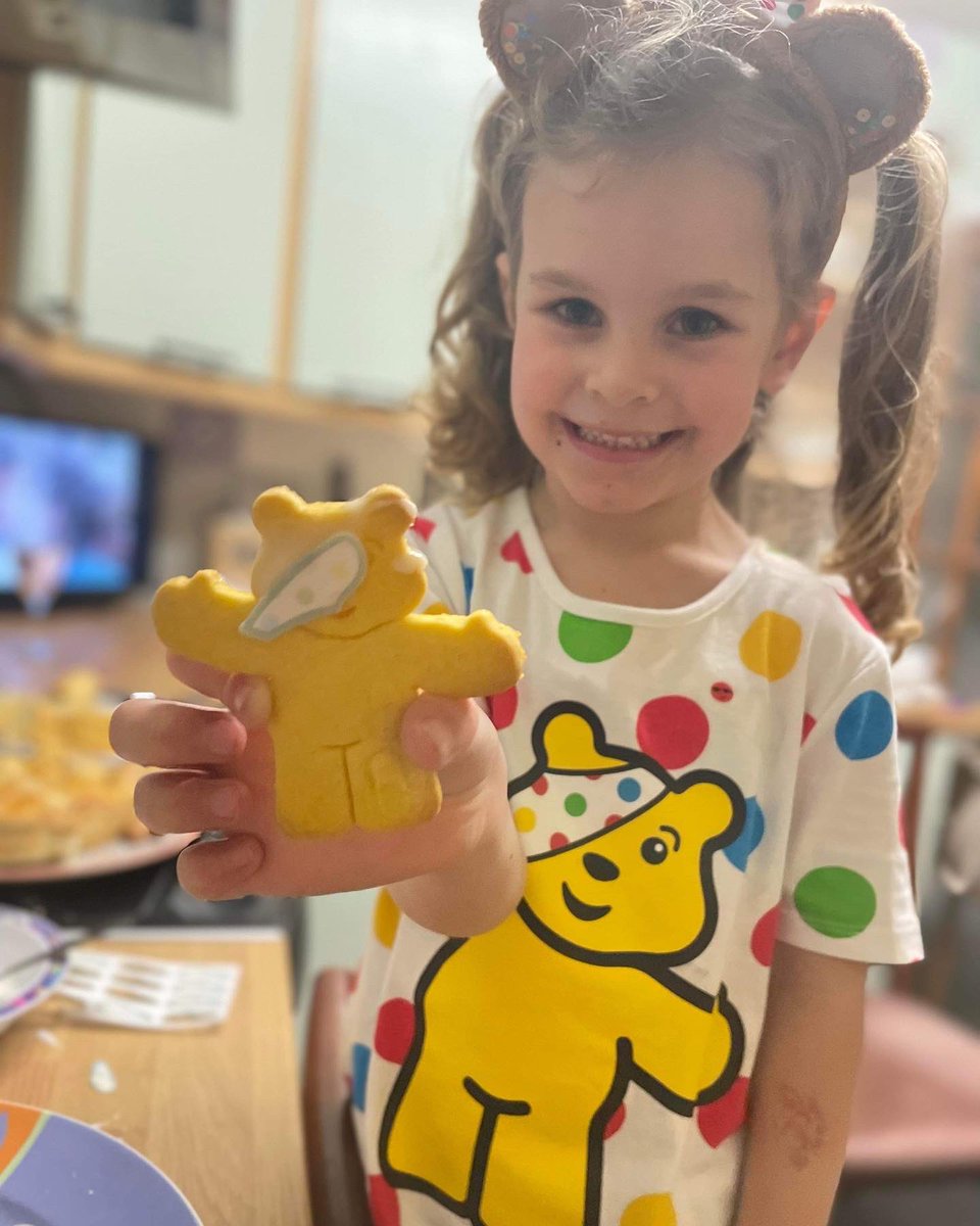 misscazking's tweet photo. Gracie’s ready to watch #ChildreninNeed https://t.co/PJkiT5kJrB