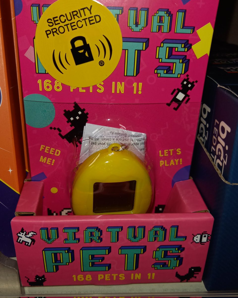 RosieMacLeod4's tweet photo. This must be really confusing for time travellers... #cyberpets #tamagotchi #90skids #virtualpet #partylikeits1998 #late90s https://t.co/VBE6neGY3M