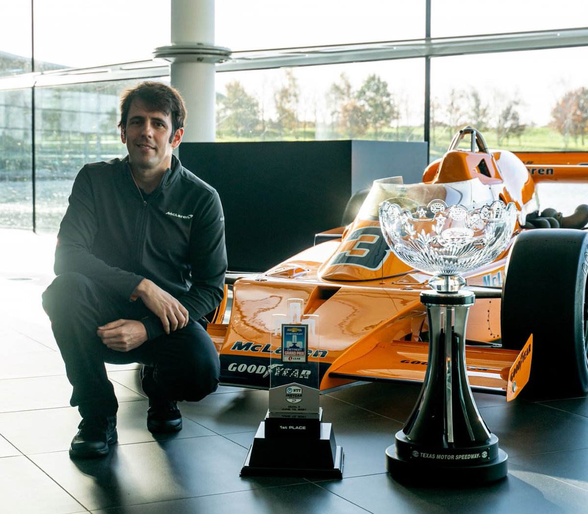 ivanlda's tweet image. This is some of the McLaren IndyCar UK group. Some are missing (Phil, Jarv, Grainy, Neil, Lance,...).

I can very proudly say that I'm surrounded by utter legends. What a privilege is to work alongside them. On to many more successes! 🧡🖤💙