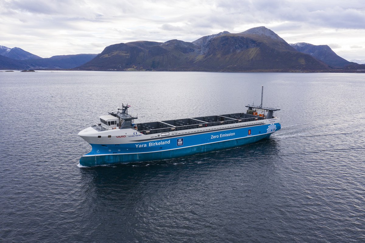 YaraEurope's tweet photo. #YaraBirkeland, the world's 1⃣st fully electric and autonomous container vessel with #ZeroEmissions will start operating in 2022! 🚢 It will reduce diesel-powered truck haulage by 40,000 journeys a year! 🍃 Read more about our world-leading #innovation: https://t.co/HyDIje5BQ0 https://t.co/vHwIoU4tPD