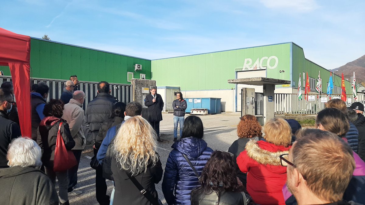 fimcislFVG's tweet photo. La solidarietà del Sindaco di Attimis al presidio dei Lavoratori della #DynamicTechnologies di Attimis.
#noesuberi
@FIMCislStampa https://t.co/1huA1EFzYq