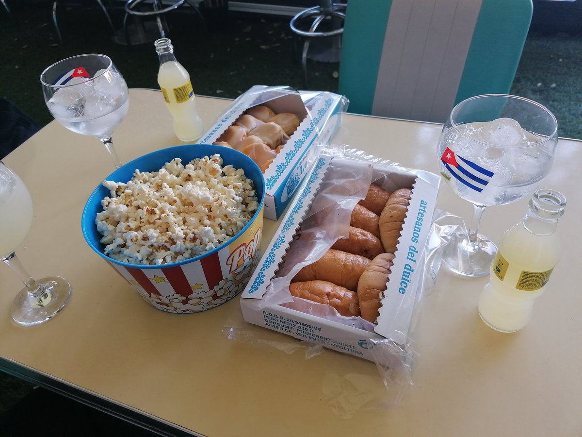 Ac78En's tweet photo. De #Viernes.... #Bombay #Cubateo #convidá #Palomitas #Dulces #Sevilla #Montequinto #ElPalmar https://t.co/1g55pyIfFk