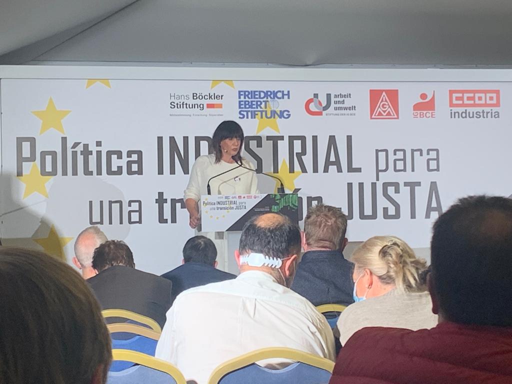 CCOOGrupoRepsol's tweet photo. #JustTransition
#TransiciónJustaCCOO
Trabajando por una política industrial justa en nuestros centros de trabajo.
Porque es necesario que empresas e instituciones apuesten por una transición donde nadie se quede atrás.
Por una sociedad con
FUTURO INDUSTRIAL
@Industria_CCOO @CCOO https://t.co/0a7iu8oV2v