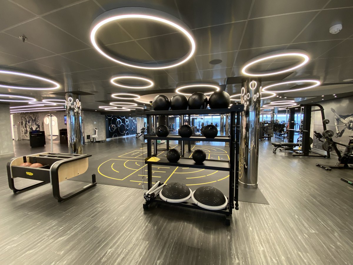 Time to check out the #spa and #gym on @MSCCruisesUSA’s #MSCSeashore: snow room, salt relaxation room, lounge area and fitness center. #cruise #cruiser #cruises #cruising #travel