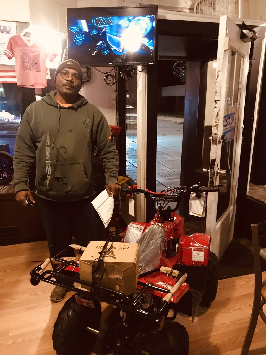 ScarrbellyBc's tweet photo. #CafeCorner is now a proud partnership with #wolf #Atv #Dirtbikes , this is a happy customer out the door last night located downtown/ #Newcastlepa 101 #n #millst /  you have to have more then one move , I’m doing music movies , &amp; business I invested in me, #naameen #ad #Retweet https://t.co/bvWQPQ4Z9I