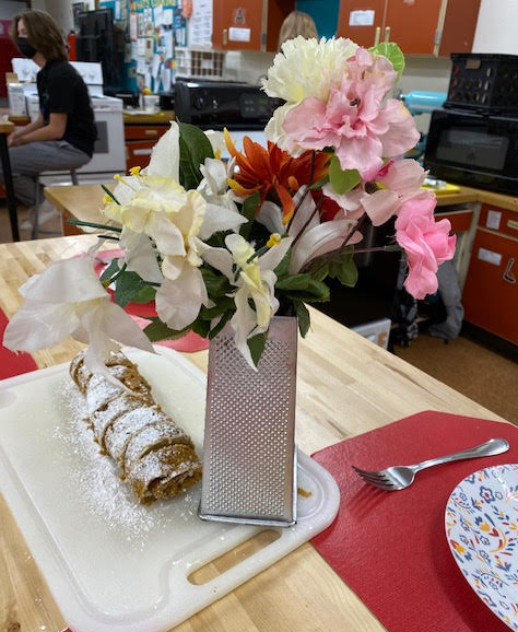 LincolnMS10's tweet photo. LMS Consumer Science students baked delicious pumpkin rolls and created a tablescape to enjoy their creations. #lmsrocks https://t.co/PtMuQirem8