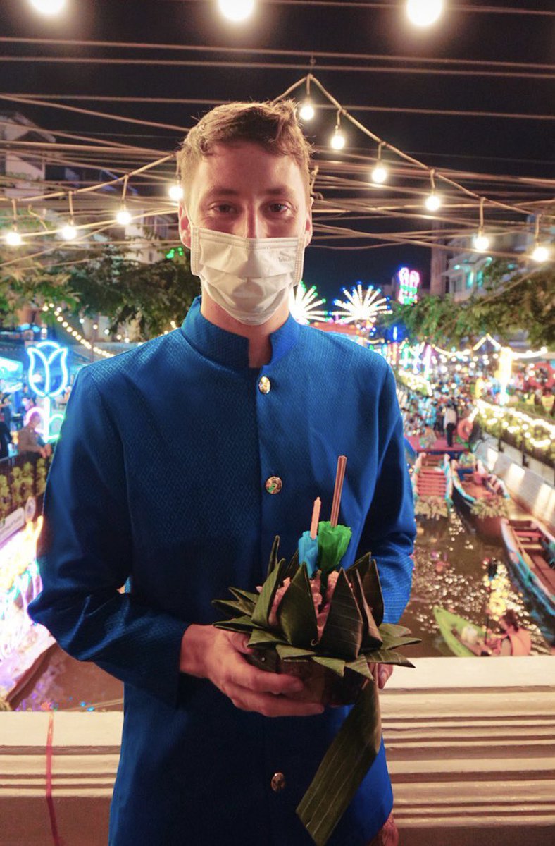 MrEngland18's tweet photo. Happy Loy Krathong day! https://t.co/qwPyv7FOSL