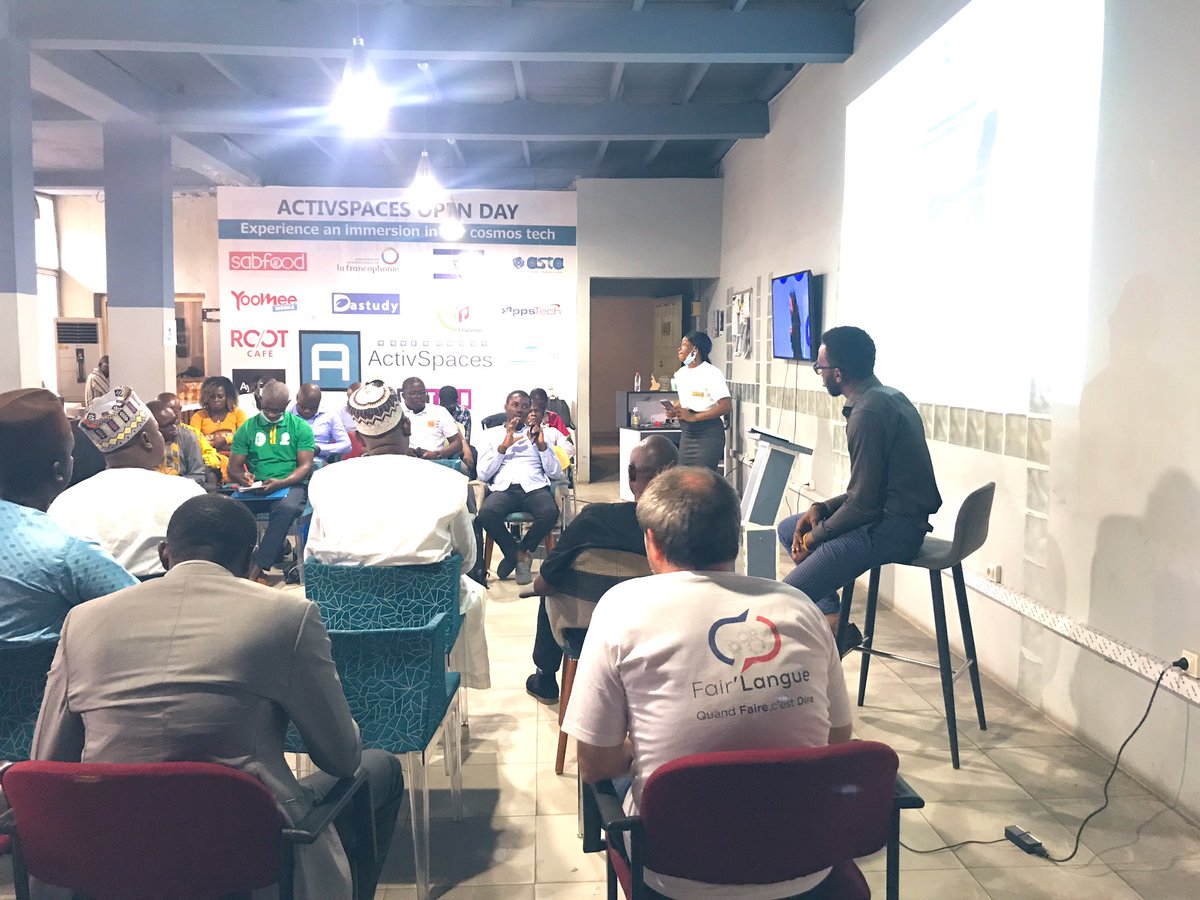 ActivSpaces's tweet photo. C’est parti pour le débat autour des #MakerSpaces. La discussion porte non seulement sur la découverte du concept mais aussi sur les possibilités de collaboration entre les différentes parties prenantes. Nous avons #WouriLab d’@Orange_Cameroun #ManLab, #FaraLab etc. #ASTechDebate https://t.co/gtBwJXBt8t