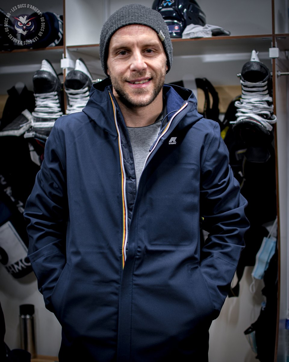DucsdAngers's tweet photo. Nous sommes heureux de compter @kway_official parmi nos partenaires pour la saison 2021/2022, et remercions K-Way Angers pour ces magnifiques manteaux aux couleurs des @ducsdangers 🔥

#GoDucsGo | #SLMHockey | #SportAngers | #LaDalleAngevine | #VibronsDeNouveau | #Partenaire https://t.co/q6nm5UGY9F