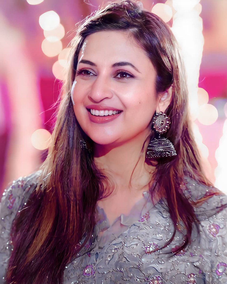 FirstDivyanka's tweet photo. तू है नारी मनहारी 👀😍❤️

@Divyanka_T https://t.co/bf6V21LkWG