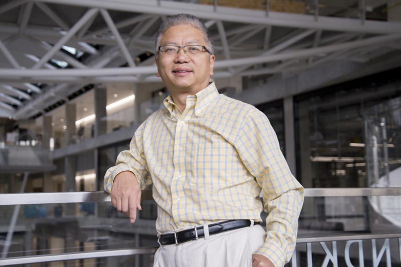 utexasece's tweet photo. Congratulations to @utexasece professor Alex Q. Huang on receiving the Energy Internet Pioneer Award presented for pioneering technology or leading contributions to the development of Energy Internet. #TexasEngineering #WhatStartsHere https://t.co/TbC0RZOeTr