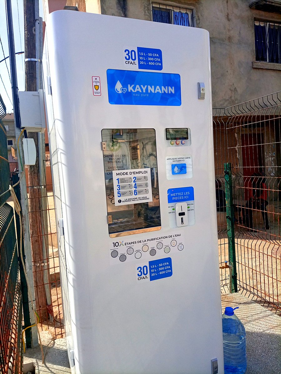 jnoumonvii's tweet photo. Kaynann, viens boire en wolof est un système de purification d'eau de robinet implanté devant la @CommuneGTFC et autres points identifiés dans la commune.

Il s'agit de rendre accessible à la communauté une eau pure minéralisée.

#kebetu #LocalOpenGov #regardcitoyen ⤵️ https://t.co/fS9D2mWXsN