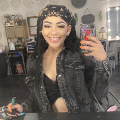 azia08smith's tweet photo. #NewProfilePic https://t.co/YBHGKyVlFR