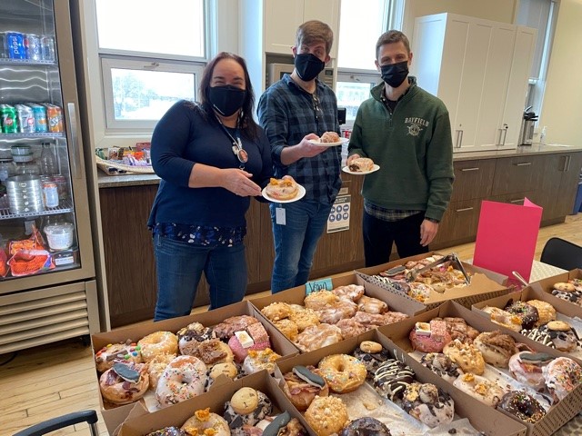 PEERGroup_Inc's tweet photo. It’s #FunFriday at PEER Group! To celebrate the end of each week, we bring in a special treat from a local establishment. Today’s delicacy comes courtesy of #LadyGlazeDoughnuts in #BelmontVillage! 

#DeveloperFuel #YouGottaWorkHere #WereHiring https://t.co/r061qpQb0R