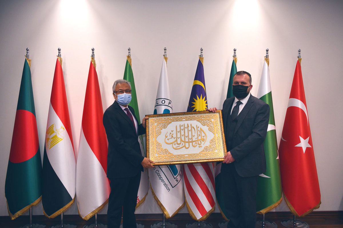 D8org's tweet photo. A delegation from @agdorgtr paid a visit to the #D8 Secretariat in Istanbul and met with the Secretary-General, H.E. Ambassador Dato’ Ku Jaafar Ku Shaari. Both sides discussed the means of advancing the cooperation on #Youth. https://t.co/8PfvmNpIJl