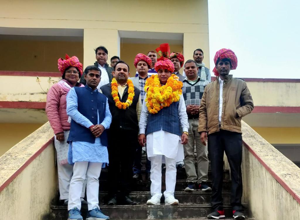 NANDARAMMEENAR1's tweet photo. रेसला की दौसा जिलाकार्यकरिणी को हार्दिक बधाई एवं शुभकामनाएं
@NANDARAMMEENAR1 
@AshokShekhpura 
@MohanSihag24 @PRESIDENTBKN2 @Bhanwar99gujar @harlal_dhaka @SumerKhatana8 @DrAshokJat @Reslarajasthan @DrPankajOswal @Reslastars001 @bhajanlalmali @ReslaKOTA @DausaResla @rs_jhajhriya https://t.co/OiZYS2gl08