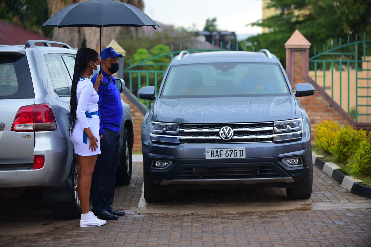 VivoEnergyRw's tweet photo. A live demonstration was carried out by our EVP Mr Paulsen Hans together with brand ambassador Massamba Intore, where they fueled up and joined the raffle, and won an instant prize of a t-shirt!!
#withengenirunthecity #fuelandwin #naengenndichefwumujyi #engenstations https://t.co/w4ePabI01H