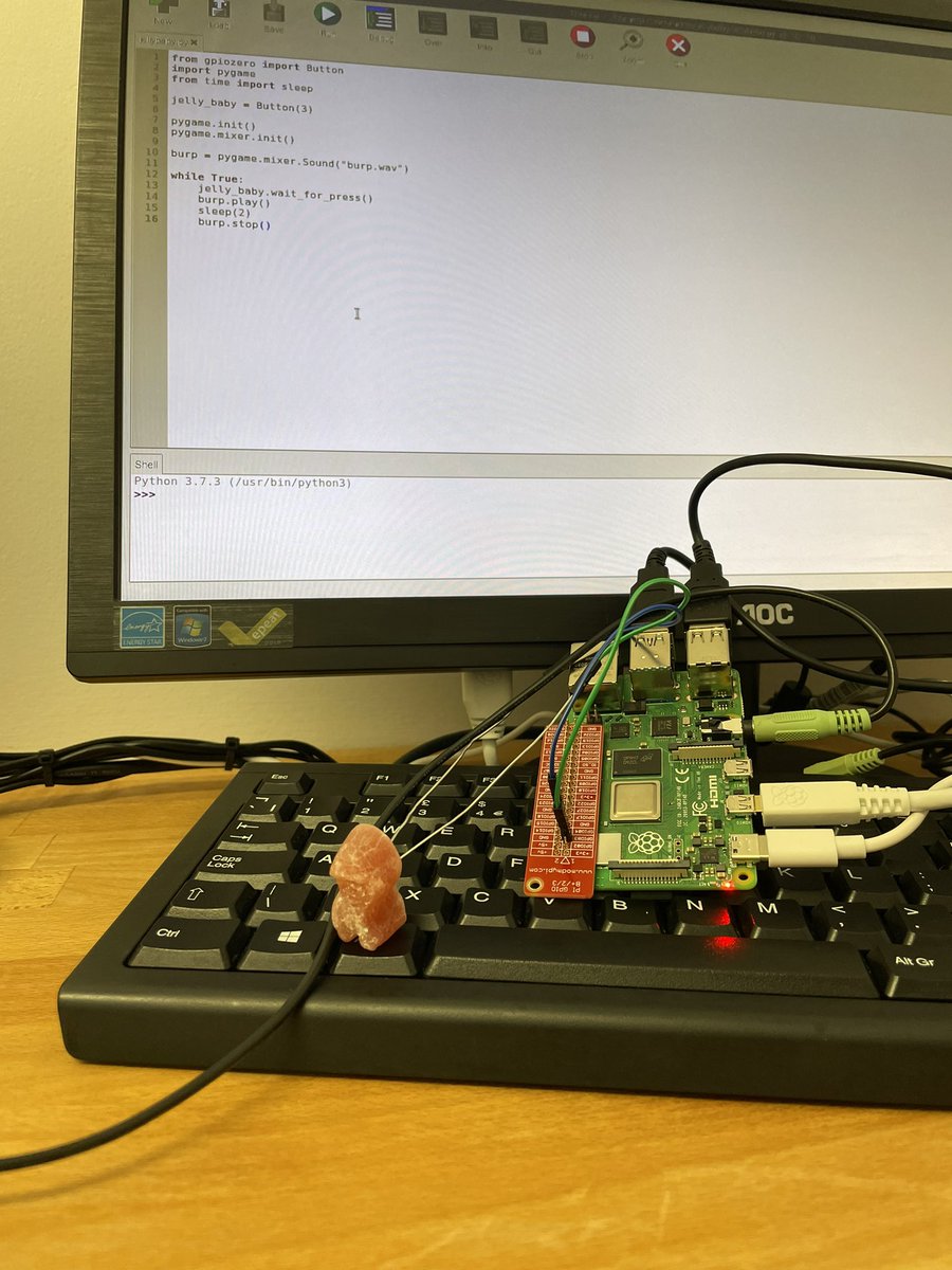 Felstedcompsci's tweet image. First foray into physical computing with raspberry pi and jelly babies! @Raspberry_Pi @FelstedSchool #felstedSTEAM