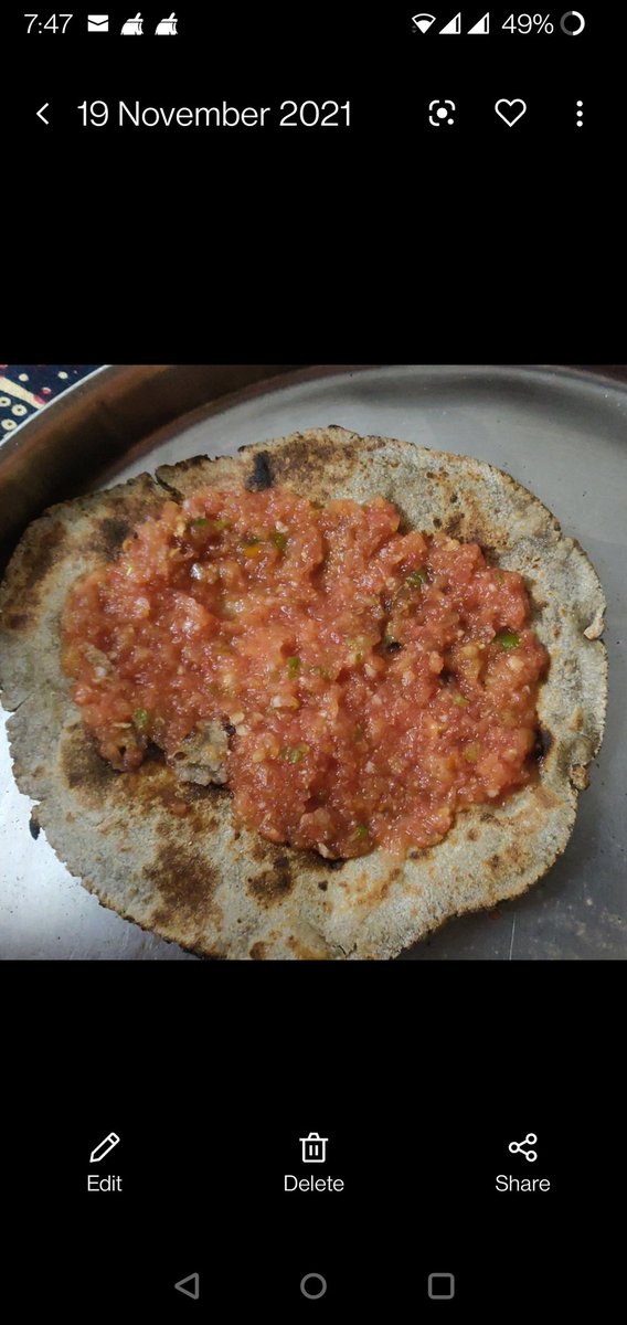 mayankjain100's tweet photo. #bajrakiroti (made from #bajra ie #pearlmillet grown in South Haryana) with #tomatogarlicchutney!!!

My dinner!!!

#WholePlantFood #ZeroOil #wfpbnooil #GoVegan #vegan #dresselstyn #drgreger #drcolincampbell #drMcdougall#reversechronicdisease #drgreger #hownottodie #LONGEVITY https://t.co/HSF6H83tyh