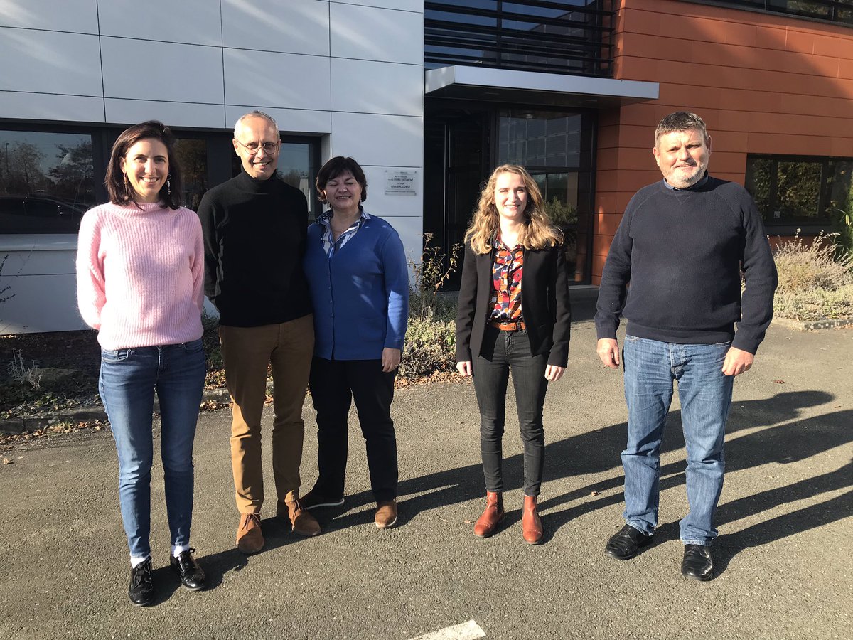 ValerieHayer's tweet photo. Esprits visionnaires, @Plaruaz et @MartineLaruaz ont fait de leur entreprise @isorebatiment un modèle en termes de transitions écologique &amp; numérique. Formation, cadre de travail, le bien-être des salariés y est aussi une priorité. Merci pour votre accueil à @saintberthevin ! https://t.co/hnysOTPX6r
