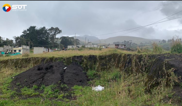 sot_ecuador's tweet photo. #SOTEnTerritorio | La Intendencia #Zonal9, en el marco de sus atribuciones, realizó acción de vigilancia a asentamientos humanos identificados en el sector #ElTransito, ubicado en la parroquia Chillogallo del Distrito Metropolitano de Quito (DMQ). https://t.co/DR2QSAed6q