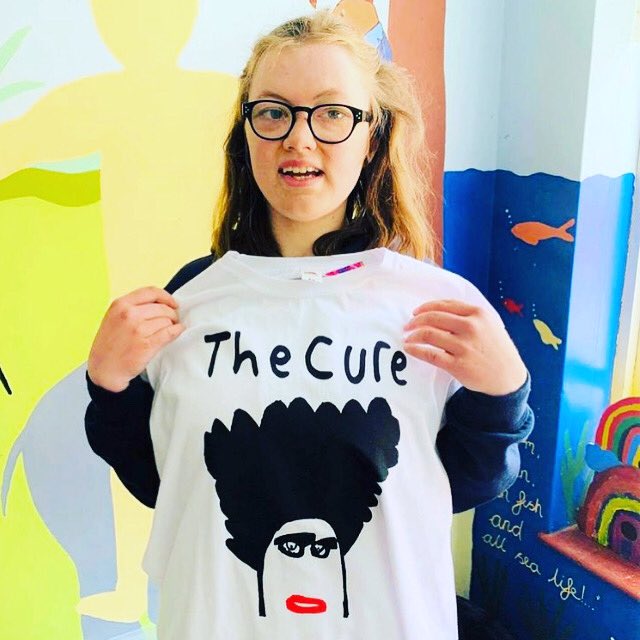 For <a href="/radio6/">radio6</a> #TShirtDay Marianne is showing us her <a href="/RobertSmith/">ROBERT SMITH</a>  endorsed Cure T superstararts.com/product/the-cu… <a href="/BBC6Music/">BBC Radio 6 Music</a>