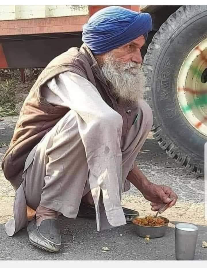 AmritVirdee2's tweet photo. ਅਸੀਂ ਜਿੱਤ ਗਏ ਹਾਂ ਜਾਰੀ ਜੰਗ ਰੱਖ ਕੇ 🙏🏻
#VictoryForFarmers #farmerswin #HappyGurpurab #FarmersProtest #NoFarmers_NoFood #oneyearbattle @Kisanektamorcha @RakeshTikaitBKU @OfficialBKU @BRajewal @DarshanPal11 #thankstogovernment https://t.co/s2KrT7Zxon