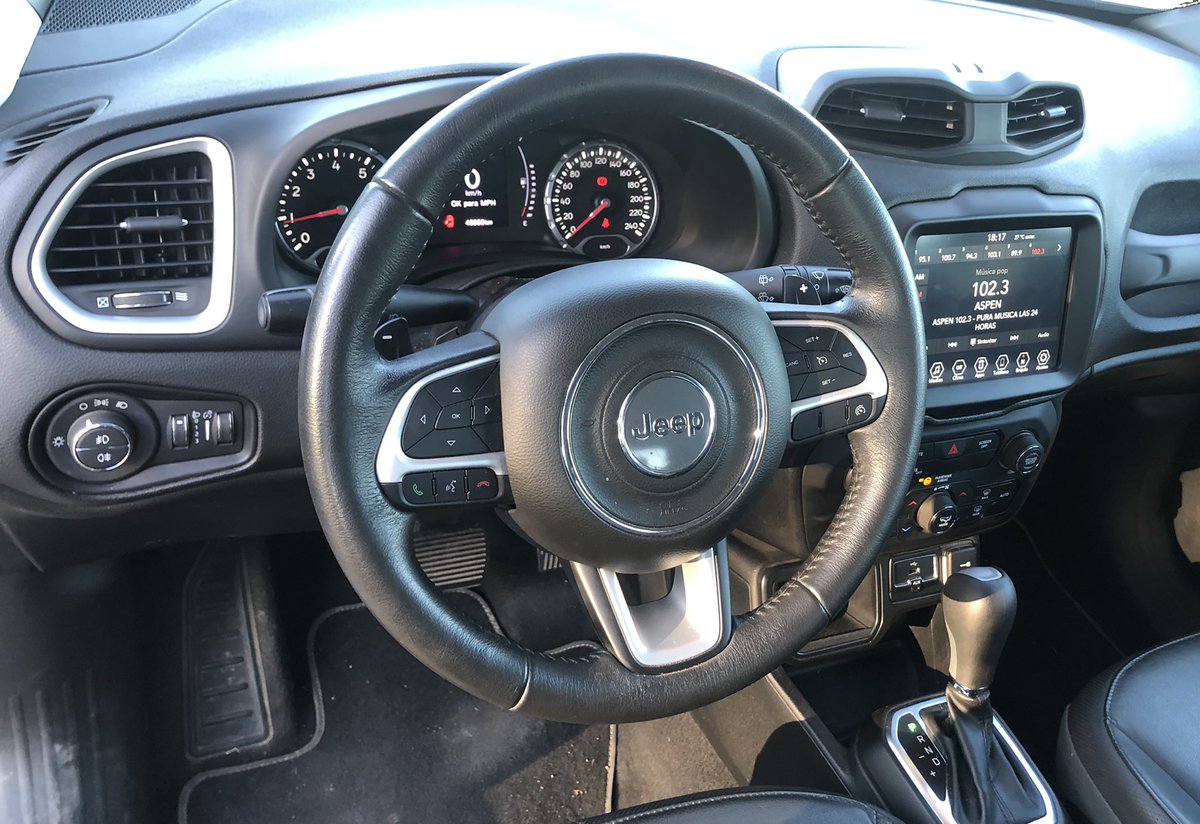 AutoTestArg's tweet photo. MASTER TEST (SUV segmento B)
🚘 Jeep Renegade
👉 Motor: 1.8 
👉 Potencia: 130 CV
👉 Torque: 182 Nm
👉 Caja: automática de seis velocidades 
¿Cómo creés que le irá al SUV de la marca norteamericana? #JeepRenegade #MasterTestAT https://t.co/fcVOGiZC4N