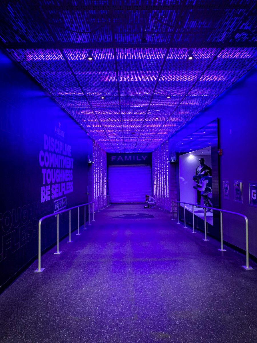 Mathis_PT's tweet image. LETS GO CATS!! Last home football game of the season!! GO @KStateFB!!