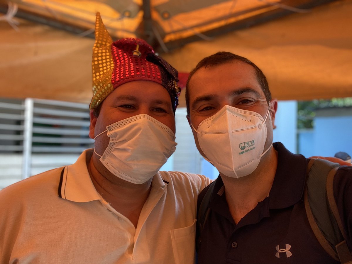 Michele_Curto's tweet photo. El es @BalbinYury vicedirector de @FinlayInstituto y entre los descubridores de la vacunas #SoberanaPlus. Como hombre y padre estoy muy agradecido. Hoy visitamos un centro vacunal. 2 millones de niños inmunizados, primer país en el mundo a vacunar su niños #cubaesviva #CubaSalva https://t.co/nHJz3Fmy3A