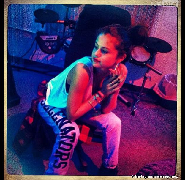 selraindrops's tweet photo. happy selenators day y'allπ₯Ίβ€ #SELENATORSDAY https://t.co/ws0ERFyaR9