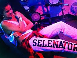 selraindrops's tweet photo. happy selenators day y'allπ₯Ίβ€ #SELENATORSDAY https://t.co/ws0ERFyaR9