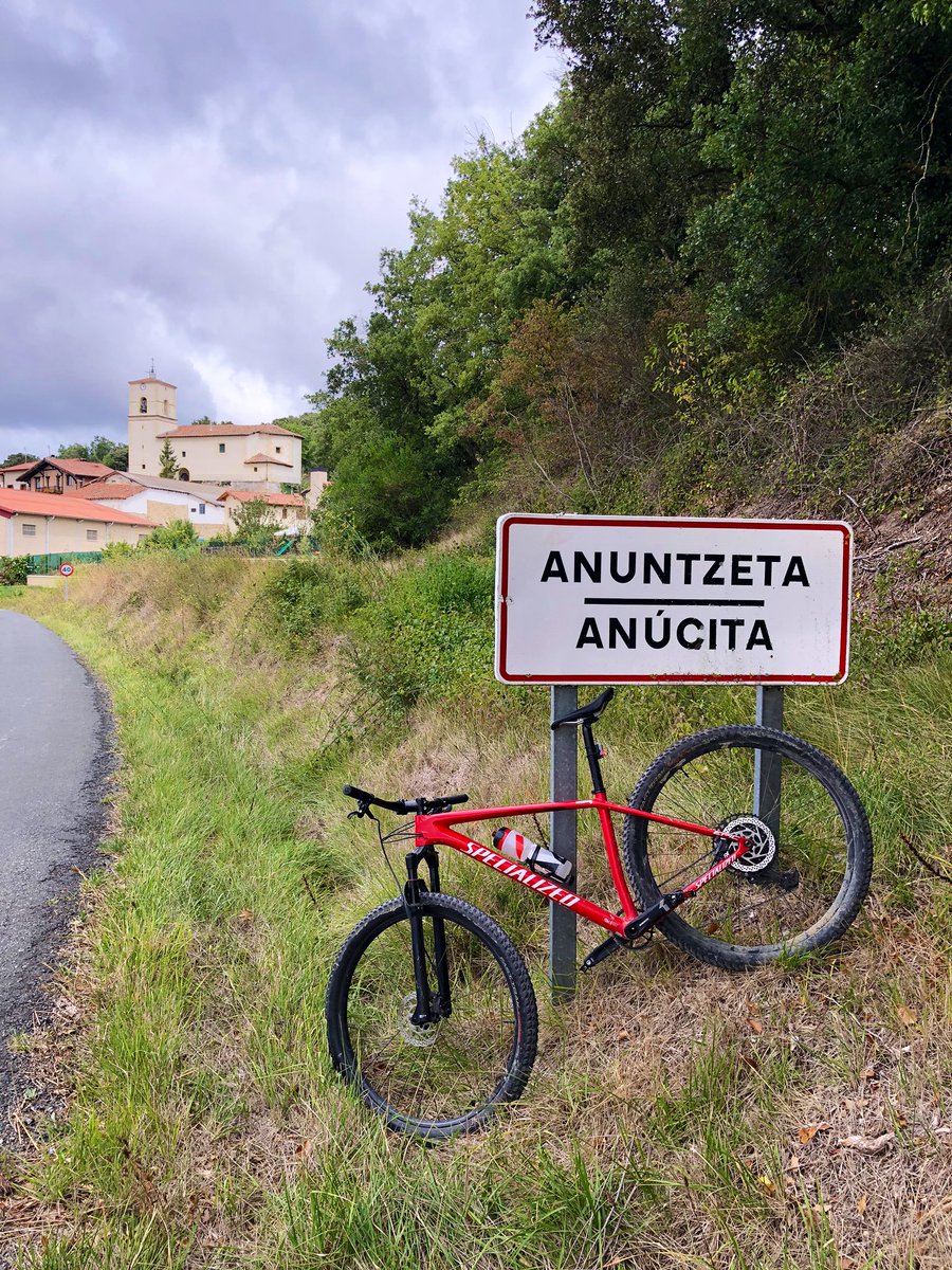 radio_vitoria's tweet photo. A las 19H en #Herrian @AcoaAke nos ponemos en ruta por #Zigoitia con @arabaherriz 🚵‍♂️ @damoto 🌬️ @ijretana 

La semana pasada 🚴‍♂️ #AHHTuio por #ErriberaGoitia #ErriberaBeitia @Aytoirunadeoca 

@AnanakoKuadrila @ananaturismo 

🎙️ #Herrian @AcoaAke 

https://t.co/Gin4q2eOm2 https://t.co/Klb6D4H8cj