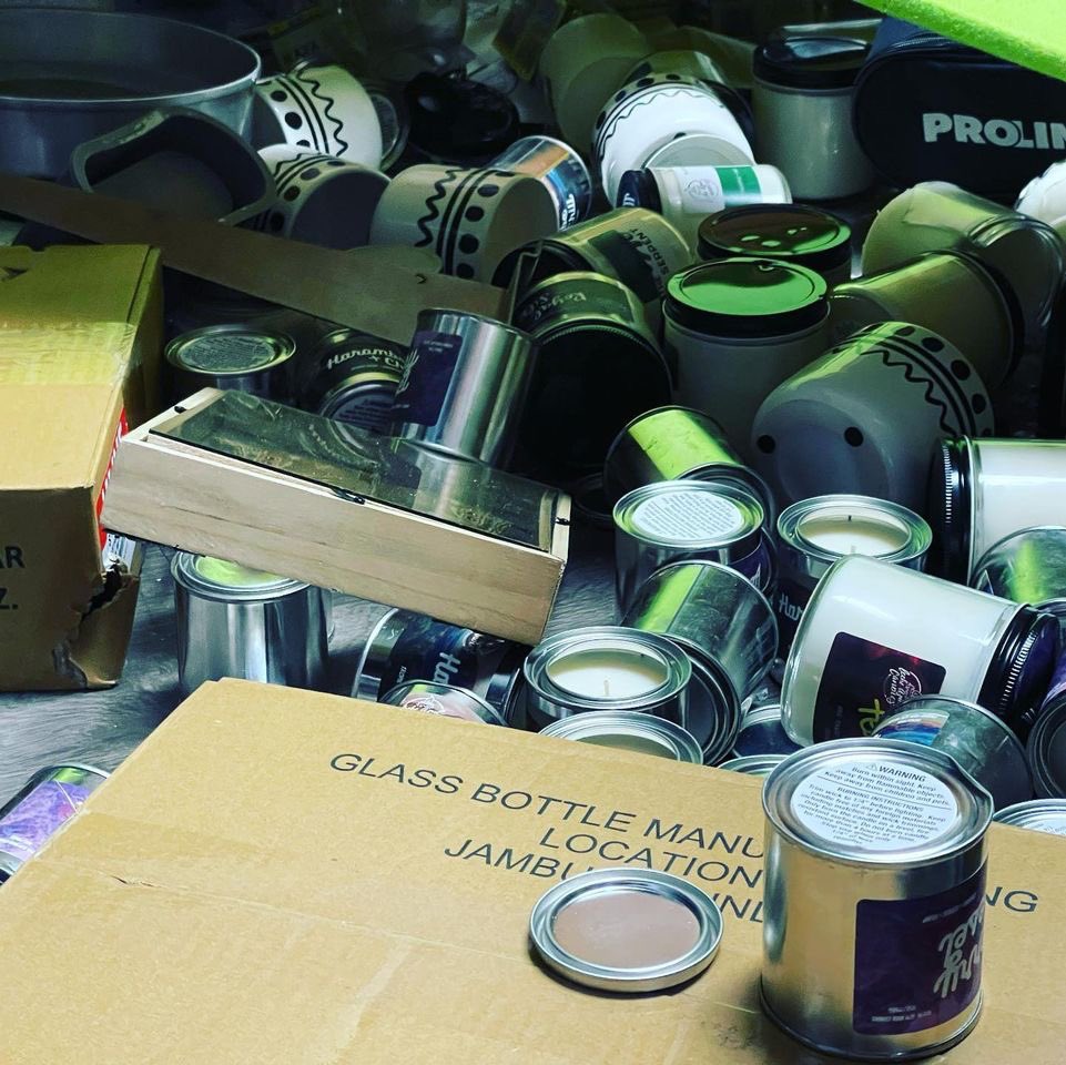 lecheazulco's tweet photo. THREAD: Last weekend, everything literally came crashing down upon us. Months &amp; months of work &amp; thousands of dollars worth of candles were destroyed when shelves collapsed in our new shop. We wondered if it was time to simply close our doors for good. #mcallen #rgv https://t.co/s0a6MYdkIG