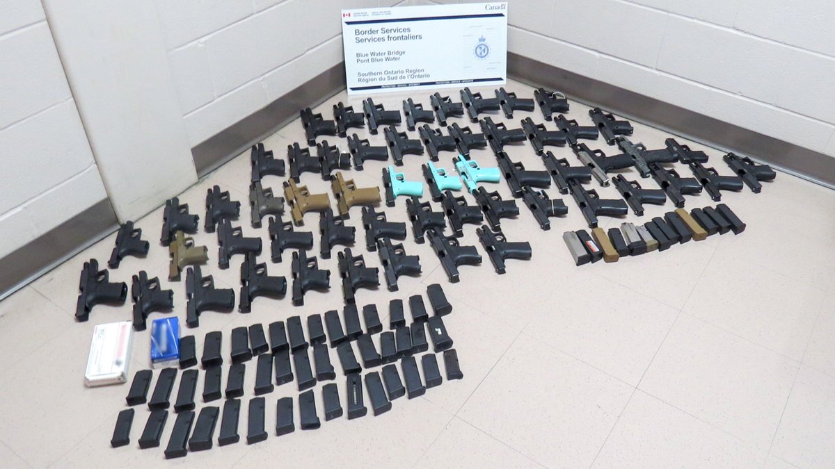 CP24's tweet photo. Florida woman found with 56 guns in trunk of her car at southern Ontario border crossing
https://t.co/9WVabZEzWk https://t.co/3EdjjMkNvU